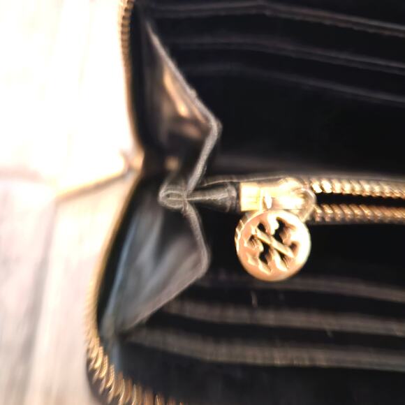 Tory Burch Patent Leather Emerson Logo Zip-Around Wallet Black Embossed Timeless - Picture 11 of 14